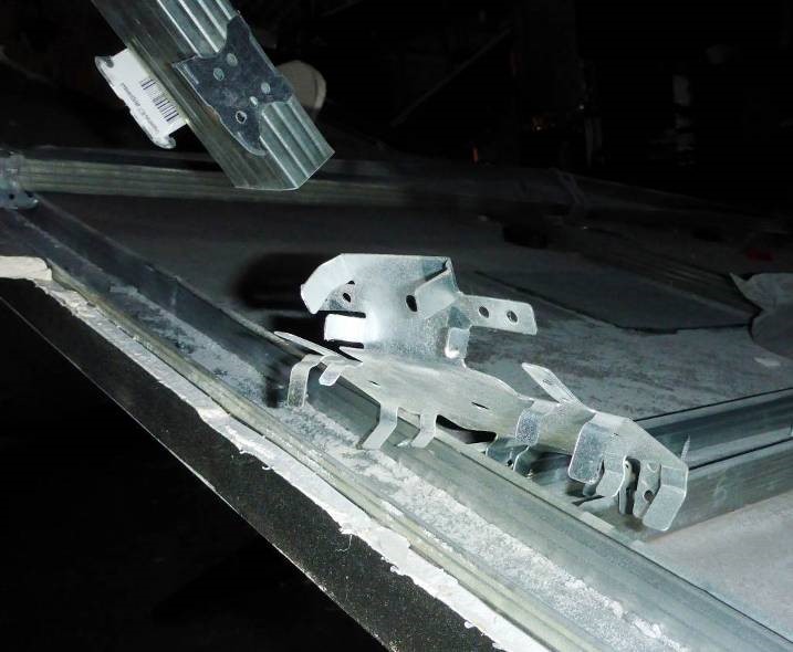 Экспертиза конструкции подвесного потолка в магазине "Канцлер" фото 5