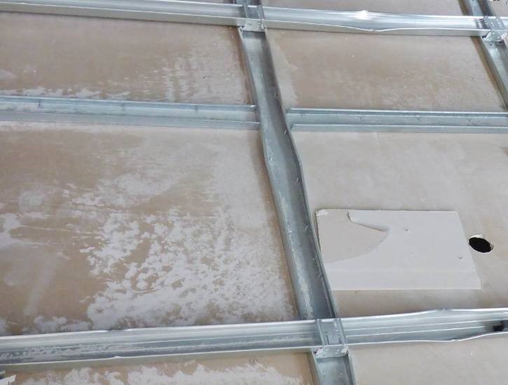 Экспертиза конструкции подвесного потолка в магазине "Канцлер" фото 2